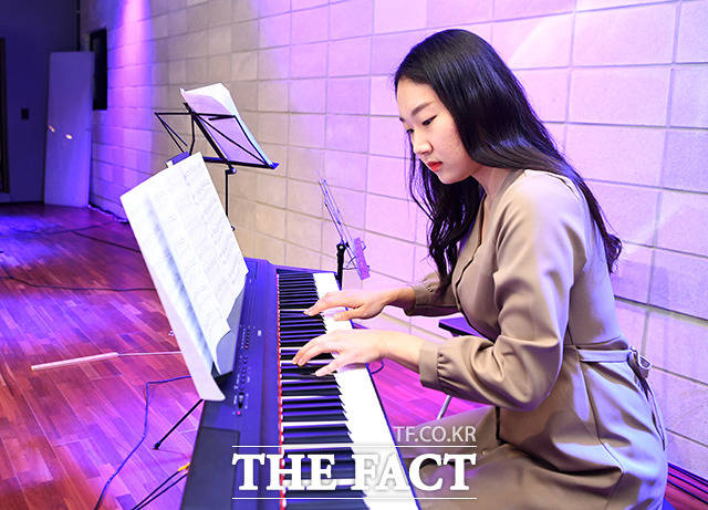 김도윤 씨의 피아노 연주
