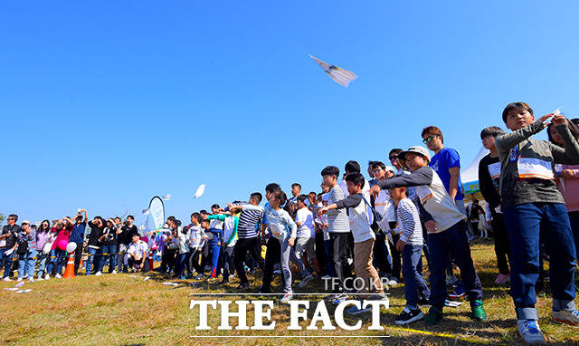 즐거운 한강 종이비행기 축제