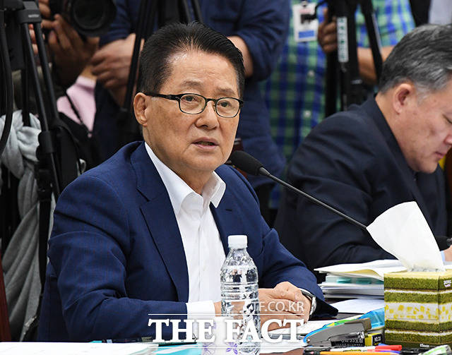 박지원 대안신당 의원은 조국 장관은 사퇴하지만 검찰개혁은 완성돼야 한다고 말했다./배정한 기자