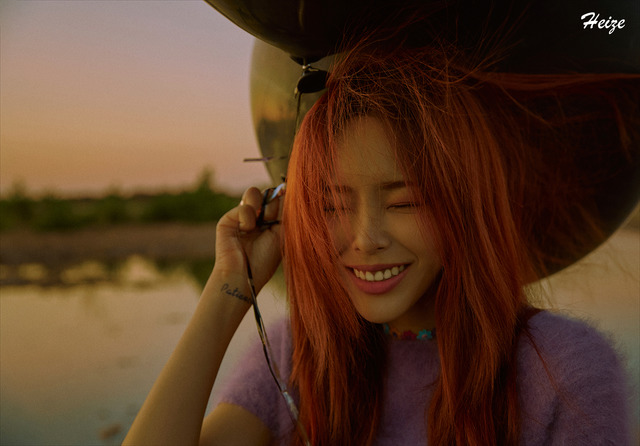 헤이즈는 너무 개인적인 이야기라 숨기고 싶을 때도 있는데 그래도 디테일하게 가사를 쓰는 싱어송라이터다. /스튜디오블루 제공