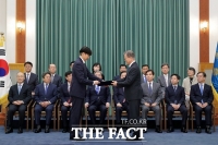  <속보> 文대통령 '조국·윤석열 환상적인 조합 檢개혁 꿈 같은 희망 됐다'