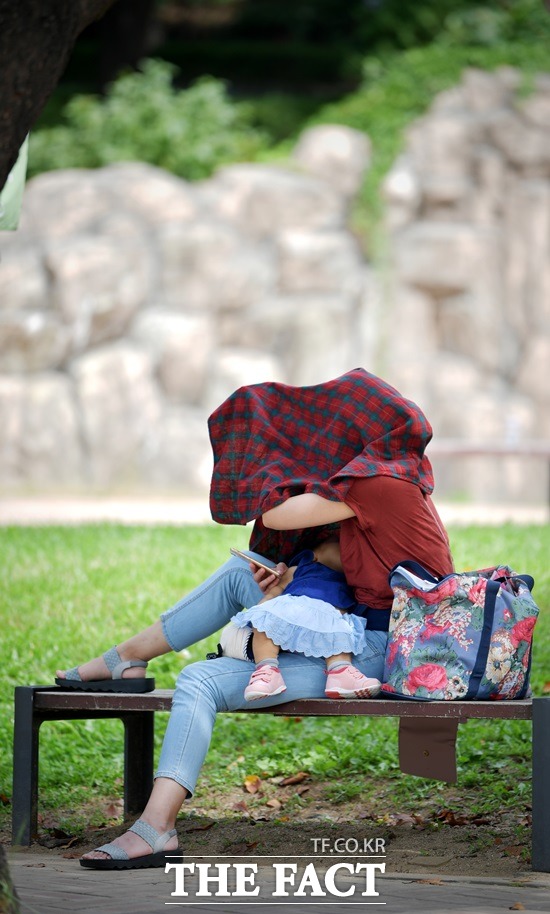 기온은 아침 6~14도 (평년 5~14도), 한낮 기온은 20도 안팎(평년 19~23도)까지 오를 것으로 예상된다. /더팩트 DB