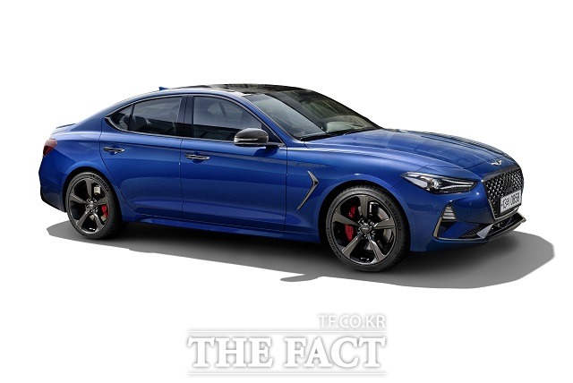 제네시스가 상품성을 개선한 엔트리 세단 G70의 2020년형 모델을 출시했다고 16일 밝혔다. /제네시스 제공