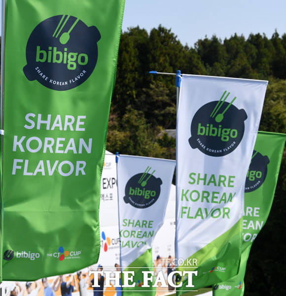 CJ측은 경기장 곳곳에 자사 대표 한식 브랜드 비비고(BIBIGO) 피켓을 설치하고 대회를 방문하는 전 세계 팬들을 대상으로 CJ제일제당의 식품 사업을 홍보하고 있다.