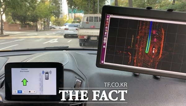 일라이고 외부에는 수 대의 카메라와 라이더(센서)가 설치돼 있다. 이 카메라와 센서가 받아들인 정보를 내부에 설치된 모니터로 확인할 수 있다. /여의도=이민주 기자