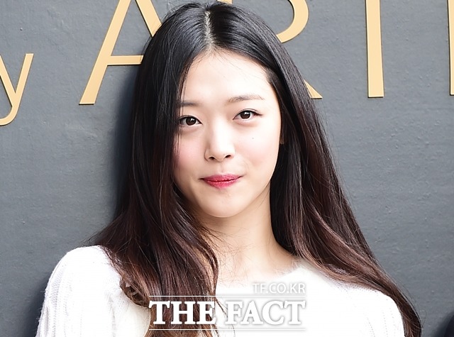 故 설리는 생전 구하라와 절친하게 지냈다. /더팩트DB