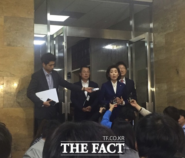 나경원 자유한국당 원내대표는 16일 교섭단체 여야3당의 2+2+2 회동 직후 공수처는 사실상 대통령 마음대로 하는 또 하나의 사찰기구 탄생에 불과하다며 반대 입장을 거듭 밝혔다. /국회=박숙현 기자