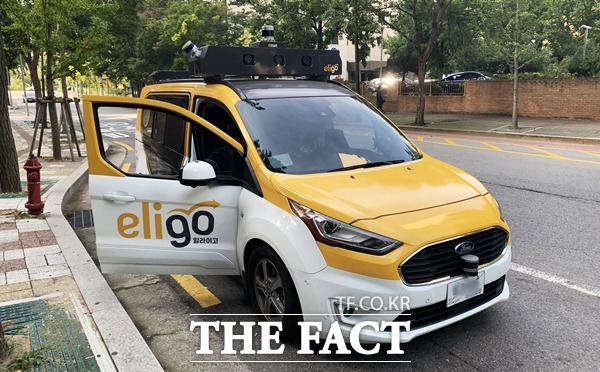 이마트 여의도점이 근거리 배송 서비스에 자율주행 차량 일라이고를 도입하고 시범 운영에 나섰다. /여의도=이민주 기자