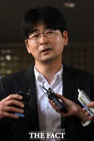  탁현민 '도구 아닌 인간으로서의 조국 봐달라'