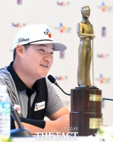 [TF포토] '아시아 최초' PGA 투어 신인상 수상한 임성재 선수