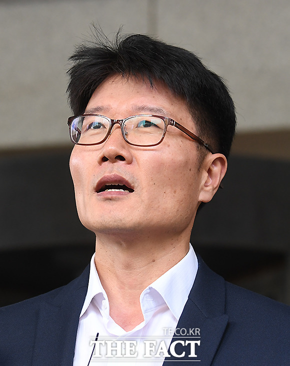 이병희 롯데지주 상무가 대법원 판결에 대한 입장을 전하고 있다. /이새롬 기자