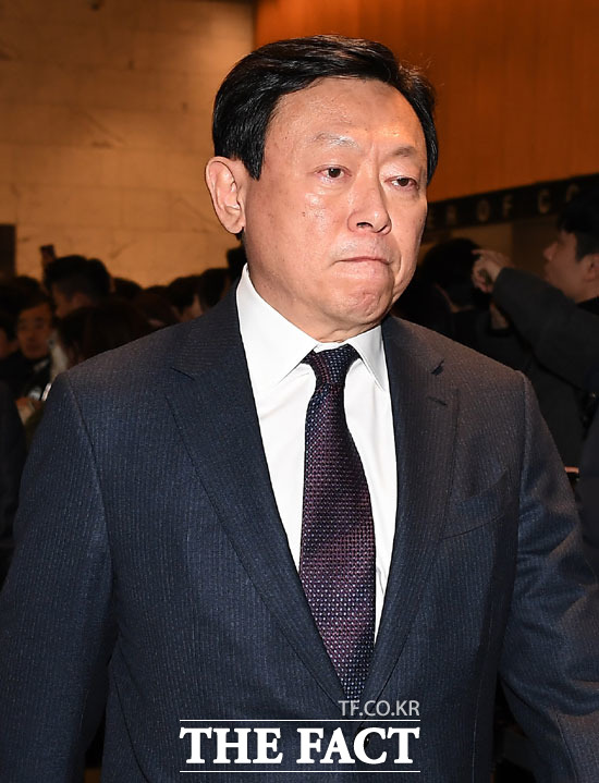 국정농단과 경영비리 사건으로 재판에 넘겨진 신동빈 롯데그룹 회장이 집행유예를 확정받았다. /더팩트 DB