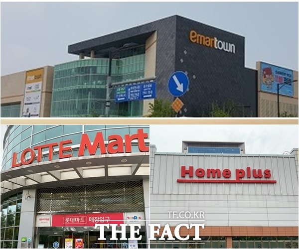 유통업계가 각기 차별화 전략을 펼치며 고객들을 매장으로 끌어오기 위해 애를 쓰고 있다. /더팩트 DB