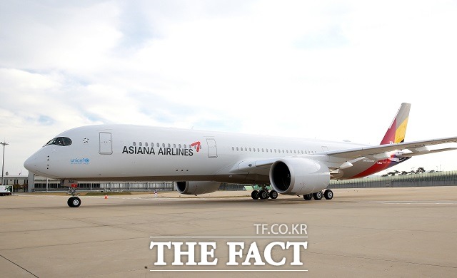 아시아나항공이 최첨단 항공니 A350 10호기를 도입했다고 17일 밝혔다. /아시아나항공 제공