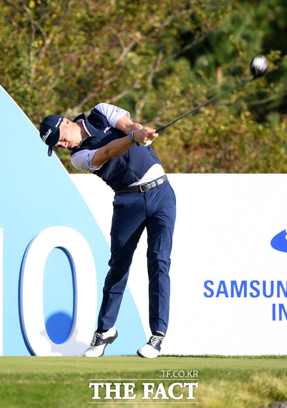 저스틴 토마스 선수가 17일 오전 제주특별자치도 서귀포시 나인브릿지 CC에서 열린 PGA(미국프로골프) TOUR 2019 더 CJ컵 @ 나인브릿지대회에 참가한 가운데 티샷을 치고 있다. /제주=임세준 기자