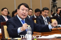 [TF포토] 국정감사에서 답변하는 윤석열 검찰총장