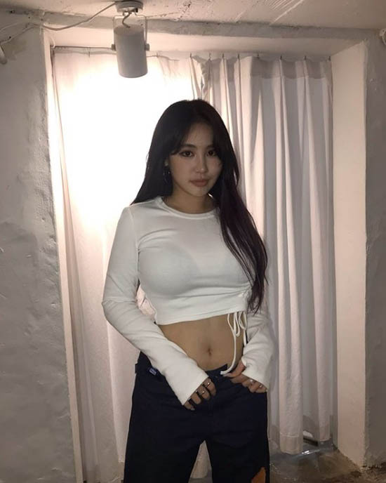 가수 박지민이 SNS에서의 성희롱 피해를 알리면서 악플러를 고소하겠다고 밝혔다. 사진은 박지민이 최근 SNS에서 공개한 사진. /박지민 인스타그램