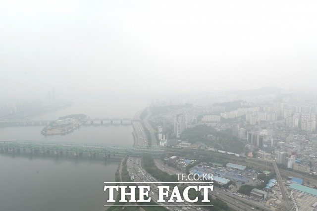 월요일인 21일은 전국의 날씨가 맑은 가운데 곳곳에서 미세먼지가 나쁨 수준을 보이겠다. /남용희 기자