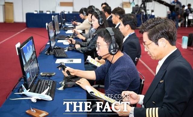 대한항공이 경기도 성남시 서울공항에서 가상 공간 속 항공기 조종 실력을 겨루는 2019 대한항공 플라이트 시뮬레이션 콘테스트를  개최했다고 21일 밝혔다. /대한항공 제공