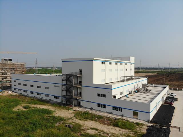 포스코가 2차전지 소재시장에 본격 진출을 알렸다. 포스코의 내년 실적에 대해 증권가는 기대감을 드러내고 있다. 포스코 중국 양극재 공장 전경. /포스코 제공