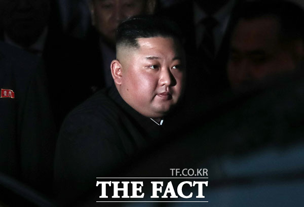 북한 노동신문이 미국과 국제사회에 대한 강경한 메시지를 냈다. 김정은 북한 국무위원장의 베트남 하노이에서의 모습. /임세준 기자
