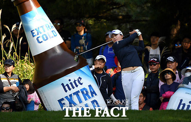 24일(목) LPGA인터내셔널부산에서 열리는 ‘LPGA BMW 레이디스 챔피언십’ 1라운드를 대상으로 한 골프토토 스페셜 32회차에서 전체 참가자의 74.66%가 1번 선수인 고진영의 언더파 활약을 예상했다. 사진은 지난 13일 KLPGA(한국여자프로골프)투어 제20회 하이트진로 챔피언십 경기 장면. /이효균 기자