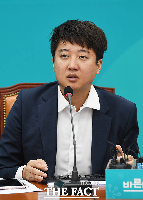 이준석 바른미래당 최고위원은 23일 중앙선관위에 조사 의뢰서를 제출했다. 이어 손 대표의 해명에 대해 불만족스러운 사람이 더 많을 것이라고 비판했다. /더팩트 DB