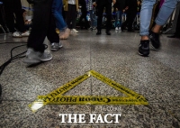 [TF포토] 정경심 교수 영장실질심사 기다리는 취재진들