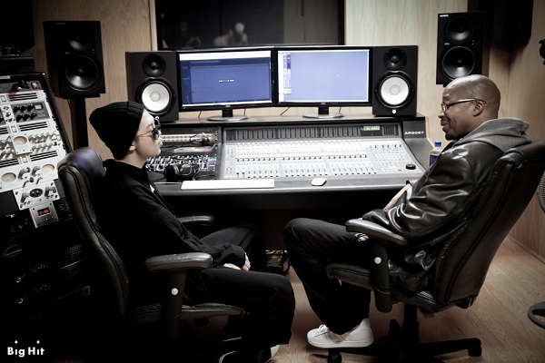 RM(왼쪽)은 지난 2015년 미국 힙합 대부 워렌지와 컬래버레이션을 통해 워렌지의 앨범에 자신의 목소리를 실었다. /빅히트엔터테인먼트 제공