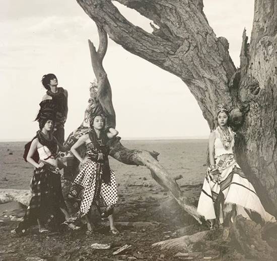 루나가 자신의 인스타그램에 고(故) 설리 추모글을 올렸다. 사진은 루나가 올린 에프엑스 멤버들 사진. /루나 인스타그램