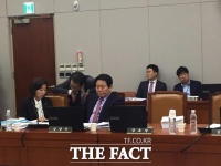  [TF현장] 한국당, 운영위 국감서 사무총장 향해 '신입사원도 아니고'