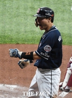 [TF포토] 박세혁, '오늘도 잘풀리네!'