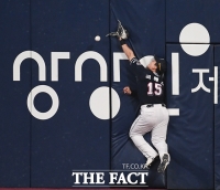 [TF포토] 국해성, '상상과 다른 궤적의 타구'