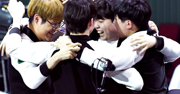 SK텔레콤T1이 27일(한국 시간) 오후 스페인 마드리드 팔라시오 비스탈레그레에서 열린 2019 리그오브레전드 월드 챔피언십 8강전에서 스플라이스를 꺾고 4강에 진출했다. /더팩트 DB