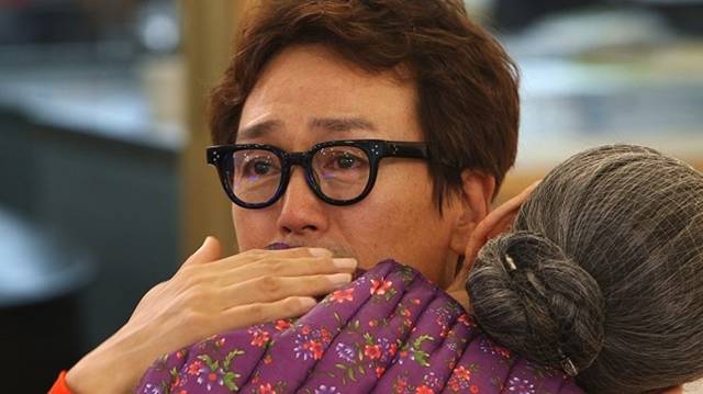 투병을 마치고 복귀하는 배우 김정태가 김수미의 위로에 눈물을 터뜨렸다. /SBS플러스 제공