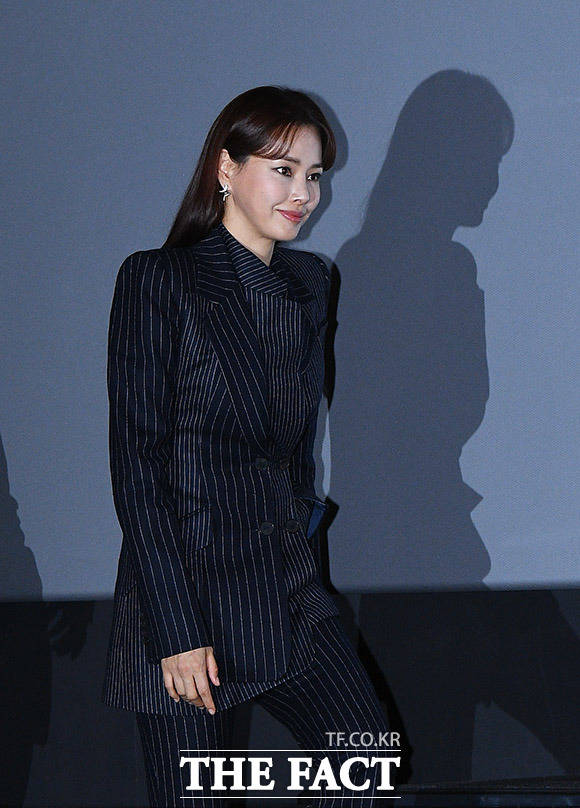배우 이하늬가 28일 오후 서울 용산구 CGV 용산아이파크몰에서 열린 영화 블랙머니의 언론시사회에 참석하고 있다. /이동률 기자