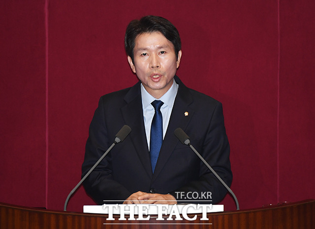 이인영 더불어민주당 원내대표가 28일 오전 서울 여의도 국회에서 열린 본회의에 참석해 교섭단체 대표연설을 하고 있다. / 국회=배정한 기자