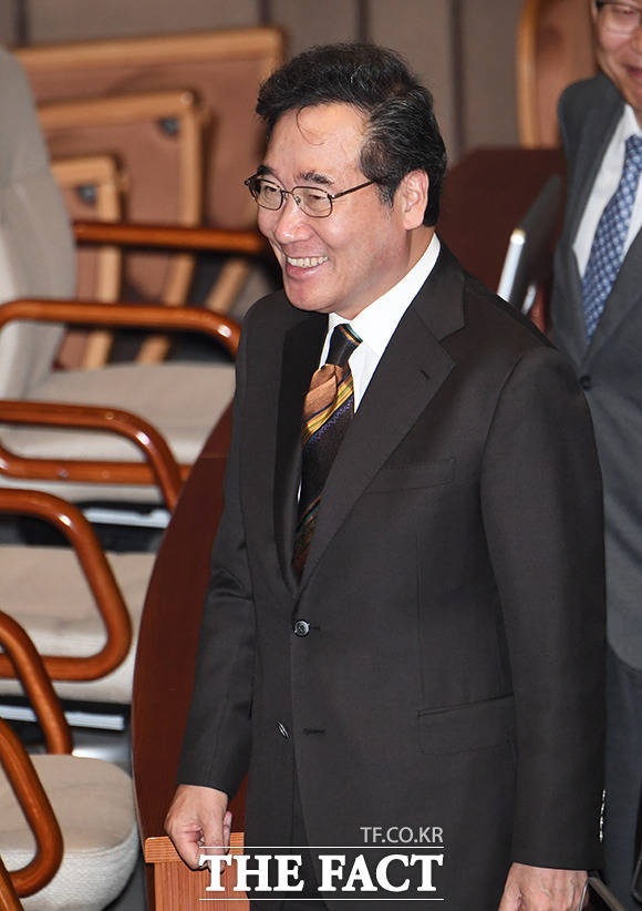 이낙연 국무총리가 28일 오전 서울 여의도 국회에서 열린 제371회 국회 (정기회) 제7차 본회의에 참석해 환한 미소를 짓고 있다. / 국회=배정한 기자