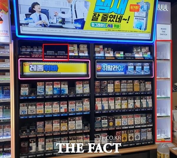 29일 서울 영등포구에 위치한 한 편의점 담배가판대에는 액상형 전자담배 카트리지 칸이 비어있었다. /정소양 기자