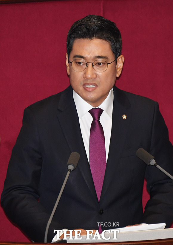 교섭단체 대표연설을 하는 오신환 원내대표