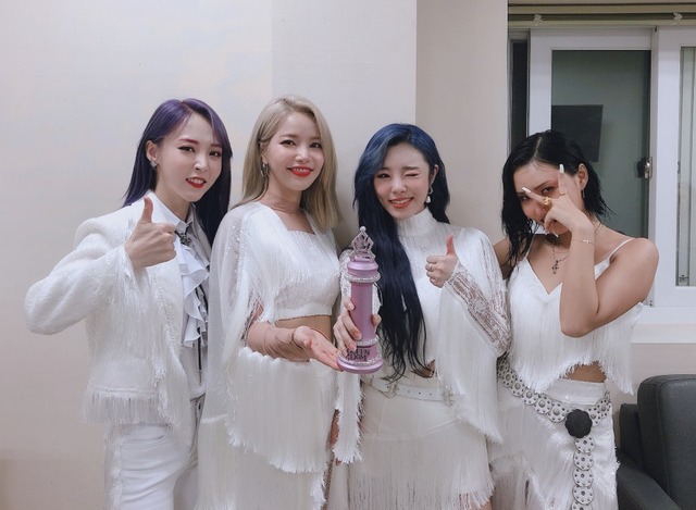 마마무는 좋은 음악과 좋은 무대로 찾아뵙겠다. 감사하다. 또한 함께 한 퀸덤 모든 팀이 1위다고 소감을 전했다. /RBW 제공