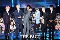  방탄소년단, '2019 MTV EMA' 3관왕...2년 연속 수상