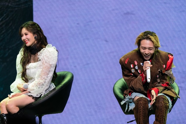 현아(왼쪽)과 던은 이날 공개 연애 이후에 대한 이야기를 나눴다. /피네이션 제공