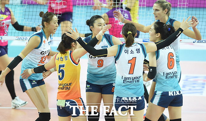 6일(수) 열리는 도드람 2019-20 V리그 남녀부 경기를 대상으로 한 배구토토 스페셜 47회차 투표율을 중간집계한 결과, 여자부 GS칼텍스-현대건설(2경기)전에서 국내 배구팬의 56.34%가 홈팀 GS칼텍스의 근소한 우세를 전망했다./더팩트 DB