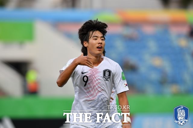 한국 U-17대표팀의 공격수 최민서가 6일 오전 브라질에서 열린 2019 U-17 월드컵 16강전 앙골라와 경기에서 전반 33분 선제골을 터뜨리고 기뻐하고 있다./대한축구협회 제공