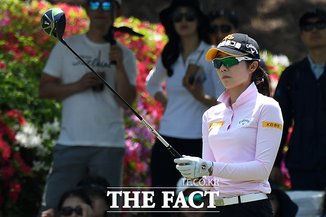 2008년 KLPGA에 입회한 안송이는 비록 우승은 없지만 170cm의 유연한 몸을 바탕으로 부드러운 스윙으로 꾸준한 성적을 보여 많은 팬을 확보하고 있다./남용희 기자
