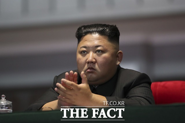 청와대는 11일 오는 25일 부산에서 열리는 한-아세안 특별정상회의 때 김정은 북한 위원장의 방문설과 관련해 실무자들 입장에서는 모든 가능성을 열어놓고 준비하는 것으로 알고 있다고 밝혔다. /평양사진공동취재단