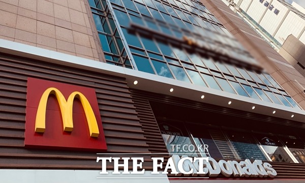 위생 논란이 불거진 맥도날드가 위기 대응 방안의 일환으로 주방 공개를 결정했다. /이민주 기자