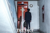  조국, 정경심 기소에 '국민께 송구...검찰개혁은 계속 돼야'