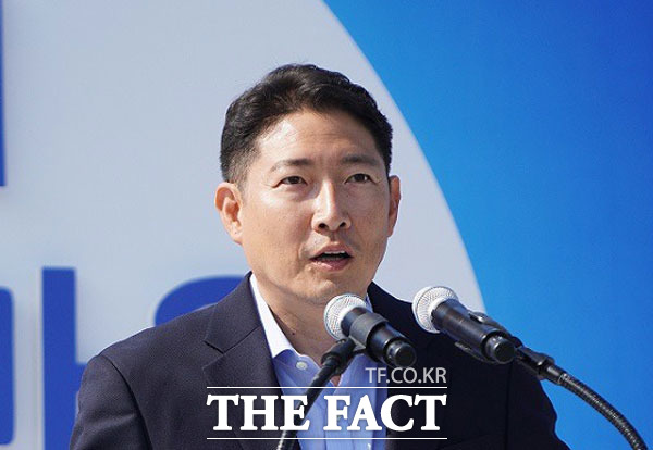 조현준 효성 회장이 일본 제품이 장악하고 있던 국내 발열내의 시장 공략에 나선다. 이를 위해 효성은 국내 온라인 패션 브랜드 무신사와 손을 잡았다. /효성 제공